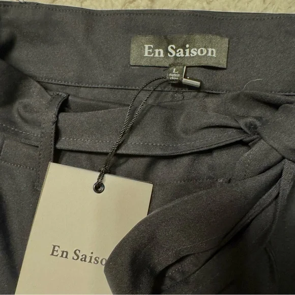 En Saison Black High-Waisted Pleated Shorts w/ Self-Tie Belt | Size L | NWT - Picture 6 of 8